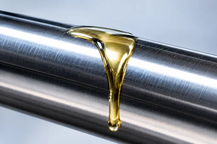 Golden industrial lubricating oil for industrial machinery